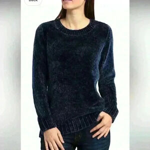 Orvis ladies crewneck long sleeve sweater medium. Excellent condition. Dark Navy